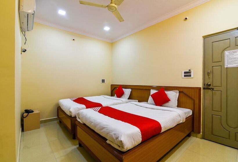 בית מלון כפרי Pujitha Residency By Oyo Rooms