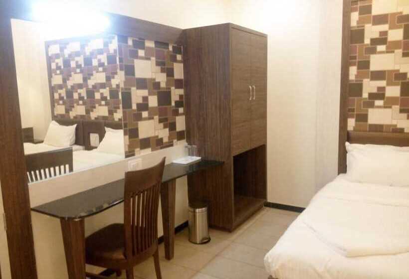 فندق Pushpak Park