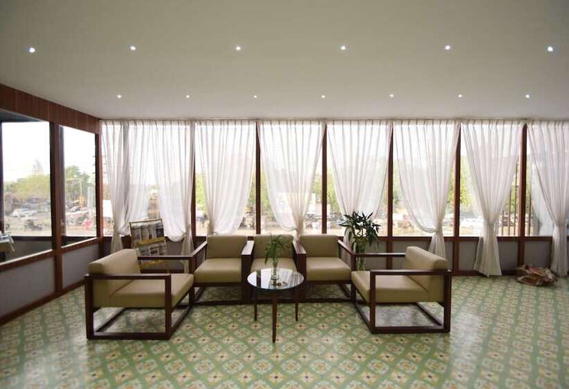 فندق Rama Residency