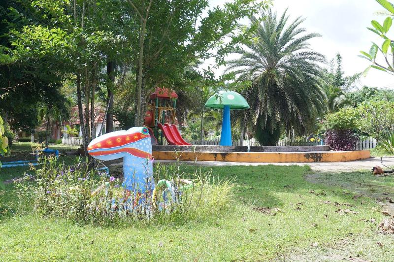 בית מלון כפרי Ranong Resort & Laguna