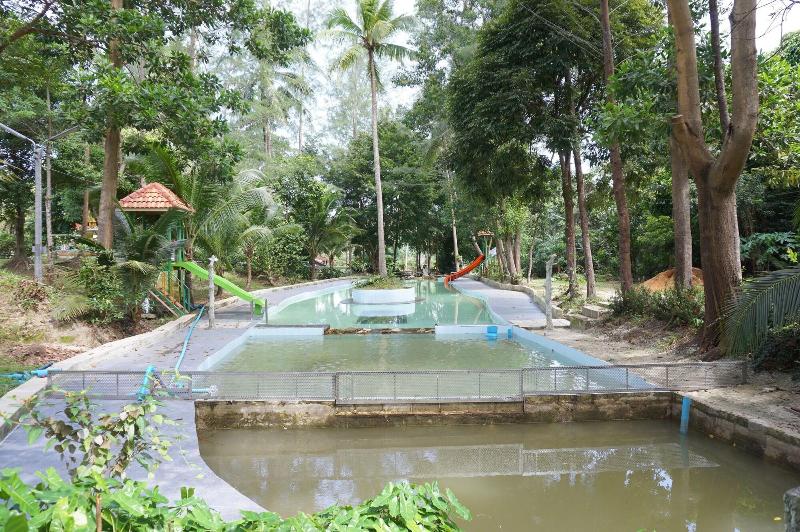 בית מלון כפרי Ranong Resort & Laguna