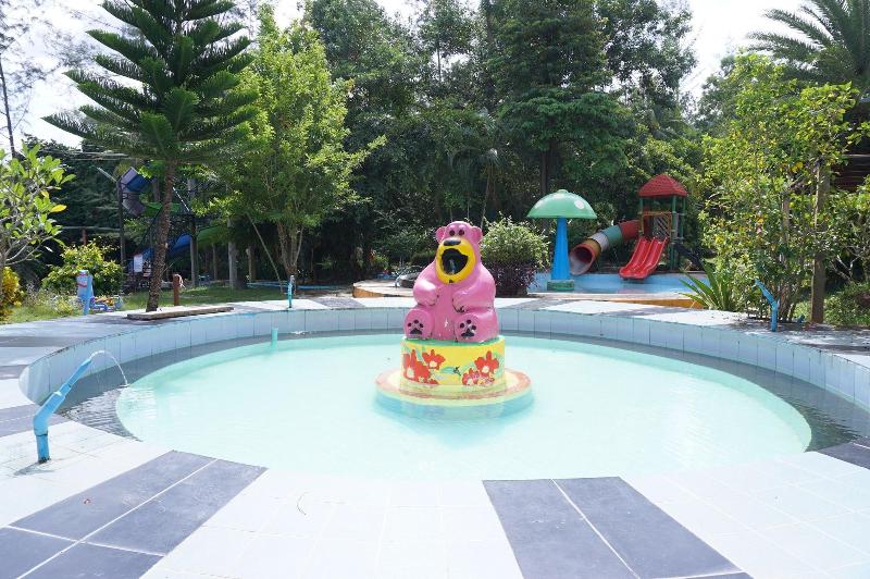 בית מלון כפרי Ranong Resort & Laguna