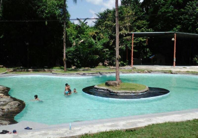 בית מלון כפרי Ranong Resort & Laguna