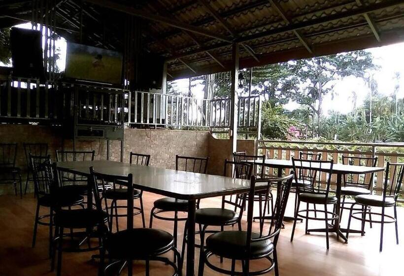 בית מלון כפרי Ranong Resort & Laguna