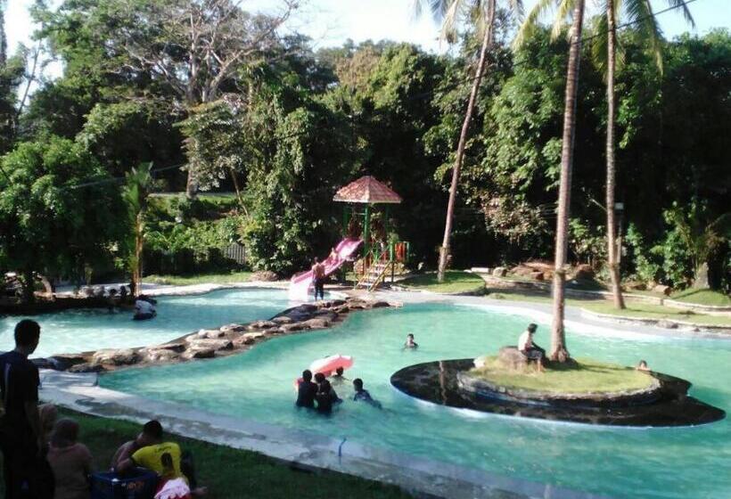 בית מלון כפרי Ranong Resort & Laguna