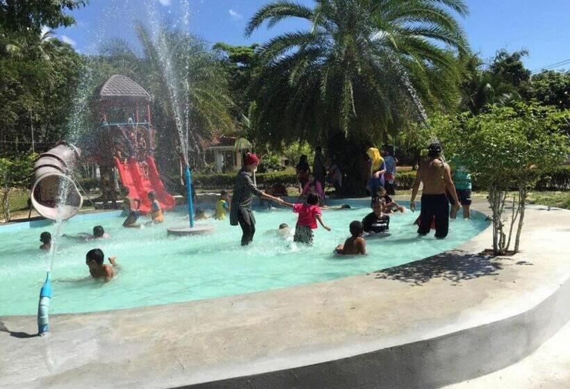 בית מלון כפרי Ranong Resort & Laguna