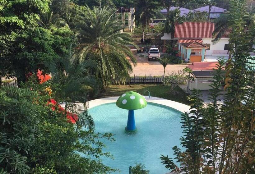בית מלון כפרי Ranong Resort & Laguna