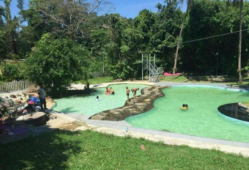 בית מלון כפרי Ranong Resort & Laguna