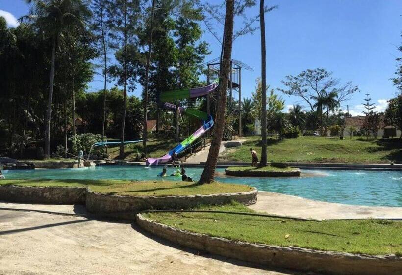 בית מלון כפרי Ranong Resort & Laguna