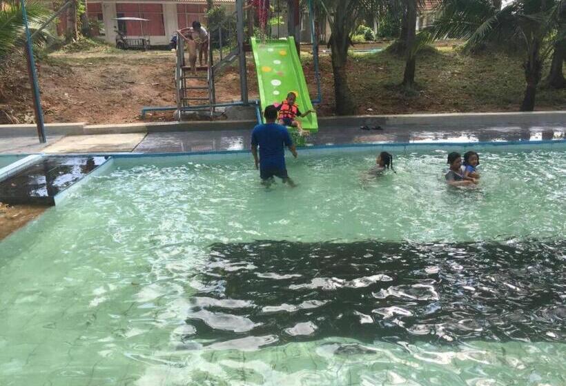 בית מלון כפרי Ranong Resort & Laguna