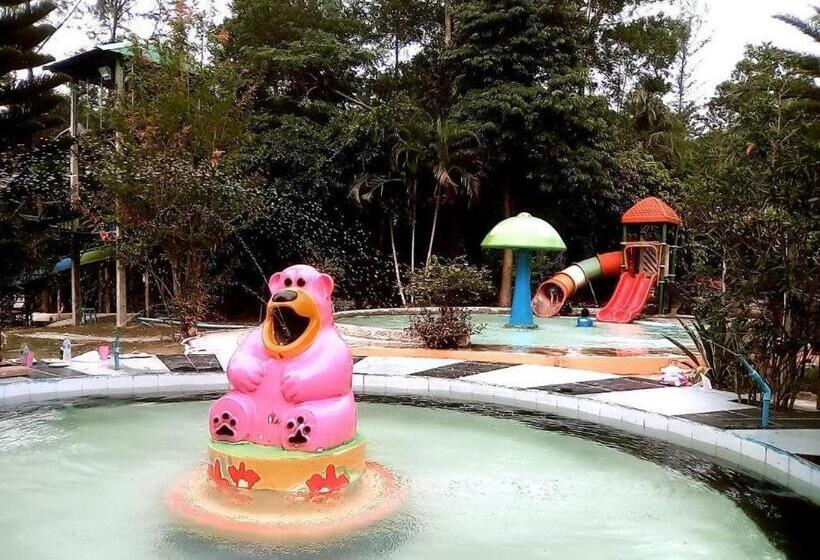 בית מלון כפרי Ranong Resort & Laguna