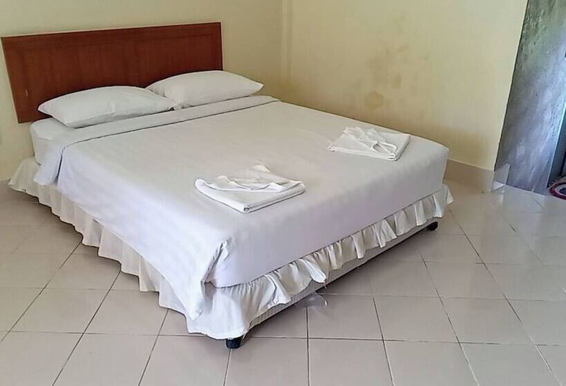 בית מלון כפרי Ranong Resort & Laguna