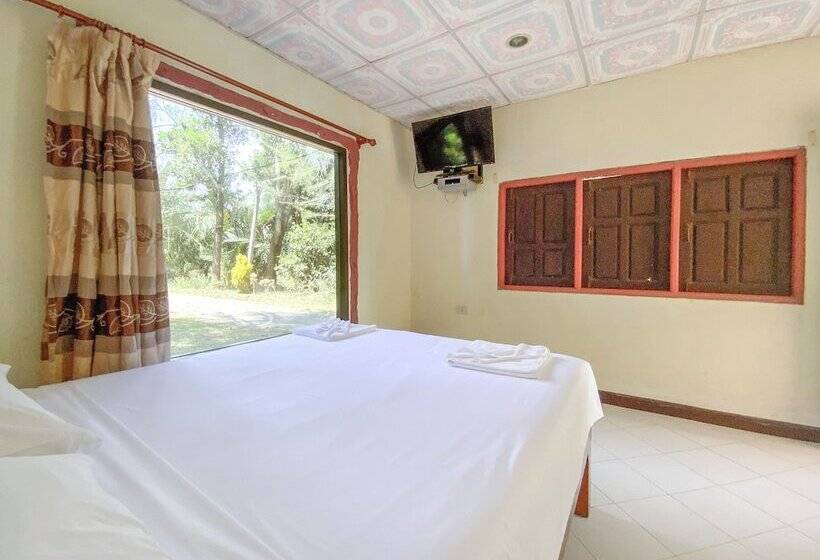 בית מלון כפרי Ranong Resort & Laguna