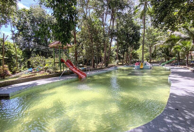 בית מלון כפרי Ranong Resort & Laguna