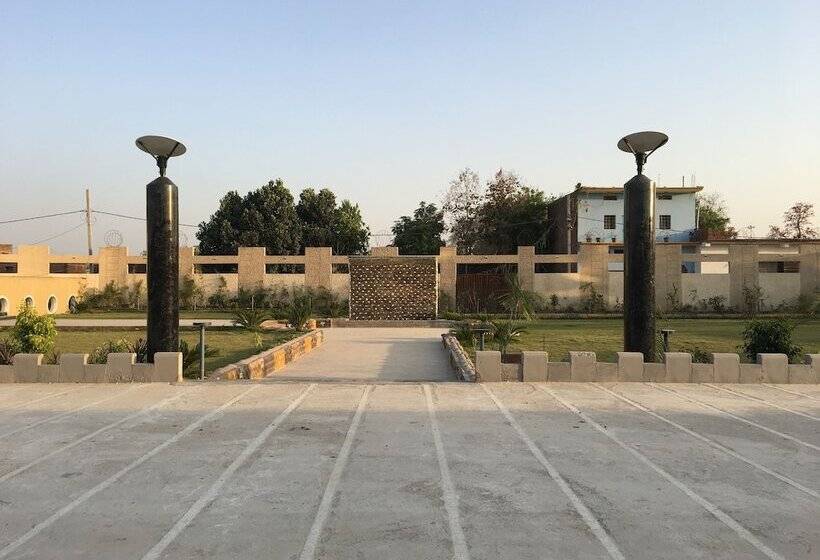 בית מלון כפרי Ratan Royal Inn