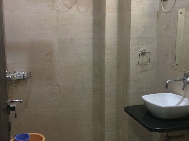 בית מלון כפרי Ratan Royal Inn