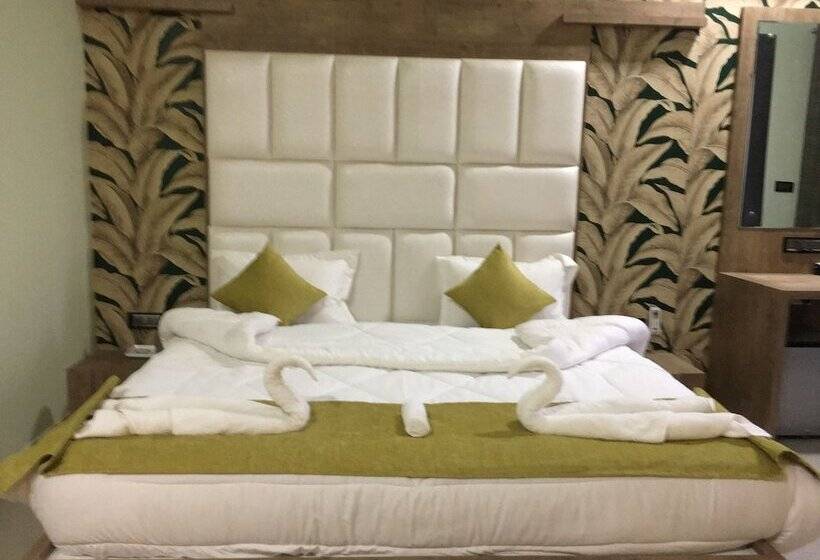 בית מלון כפרי Ratan Royal Inn