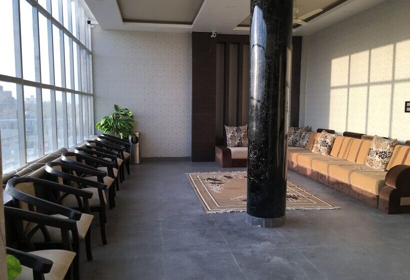 בית מלון כפרי Ratan Royal Inn