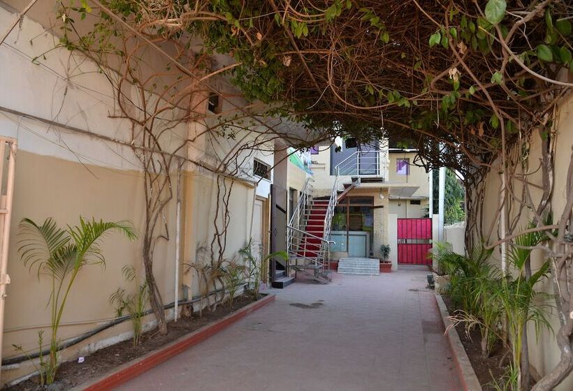 Отель Ravi Teja