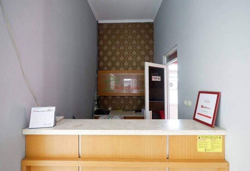 هتل Reddoorz Near Solo Square 3