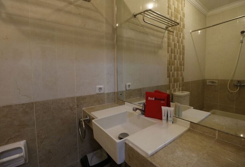 فندق Urbanview De Dharmawangsa Suite