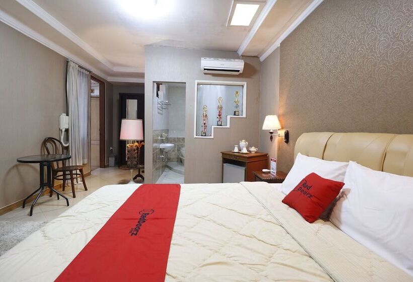 فندق Urbanview De Dharmawangsa Suite