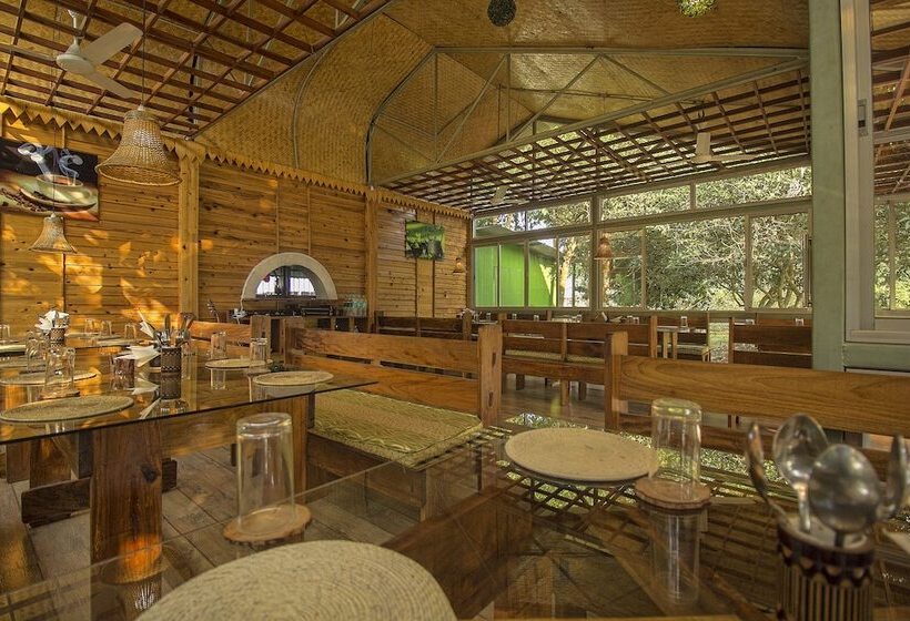 ホテル Resort Gorumara Nest By Oyo Rooms