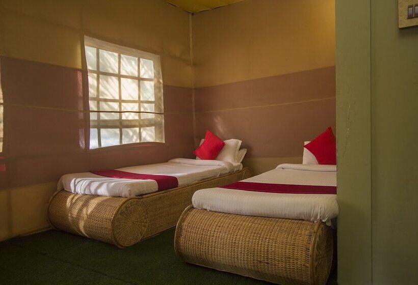 ホテル Resort Gorumara Nest By Oyo Rooms