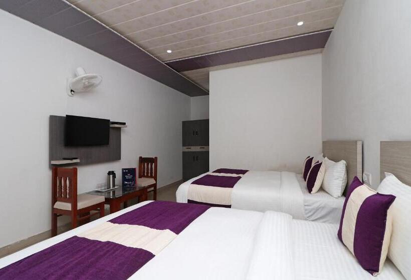 בית מלון כפרי Rock Resort