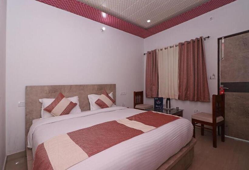 בית מלון כפרי Rock Resort