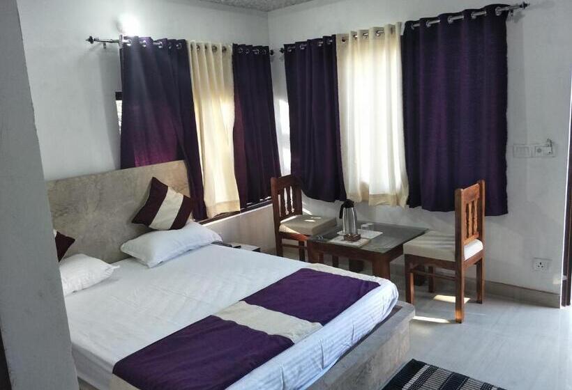 בית מלון כפרי Rock Resort