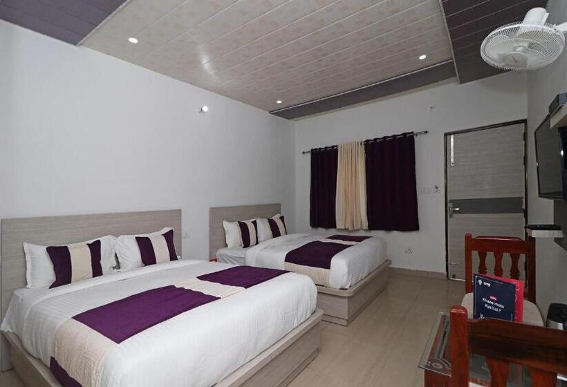 בית מלון כפרי Rock Resort