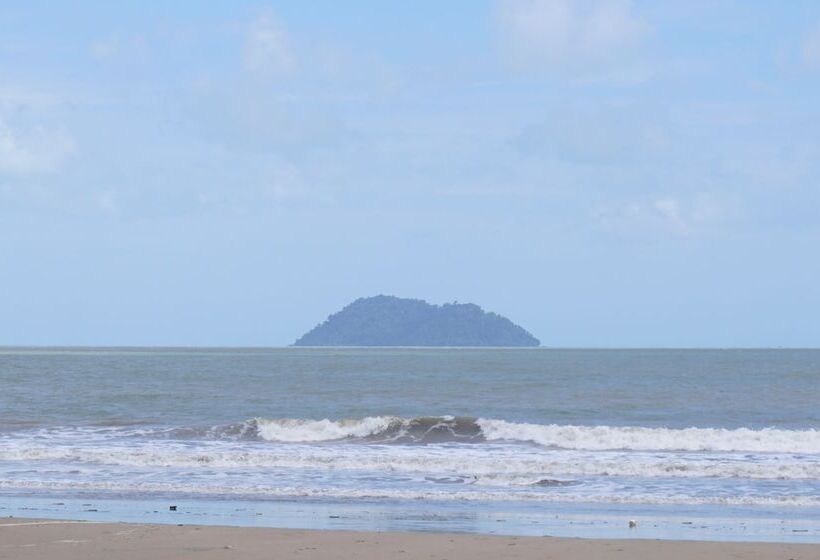 فندق Sangthong Andaman Resort