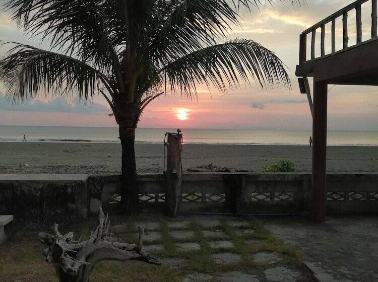 فندق Sangthong Andaman Resort