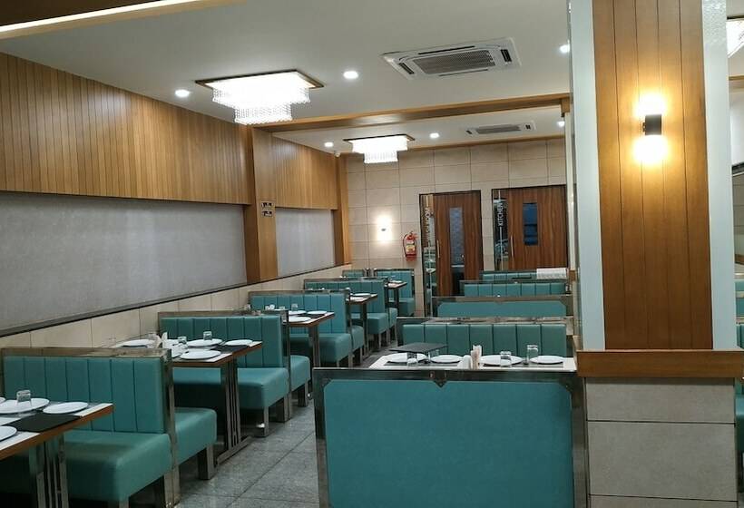 בית מלון כפרי Satkar Chhatral