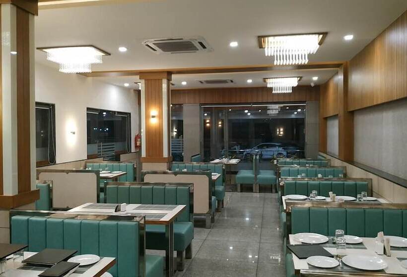 בית מלון כפרי Satkar Chhatral