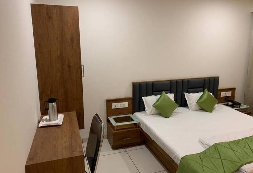 בית מלון כפרי Satkar Chhatral