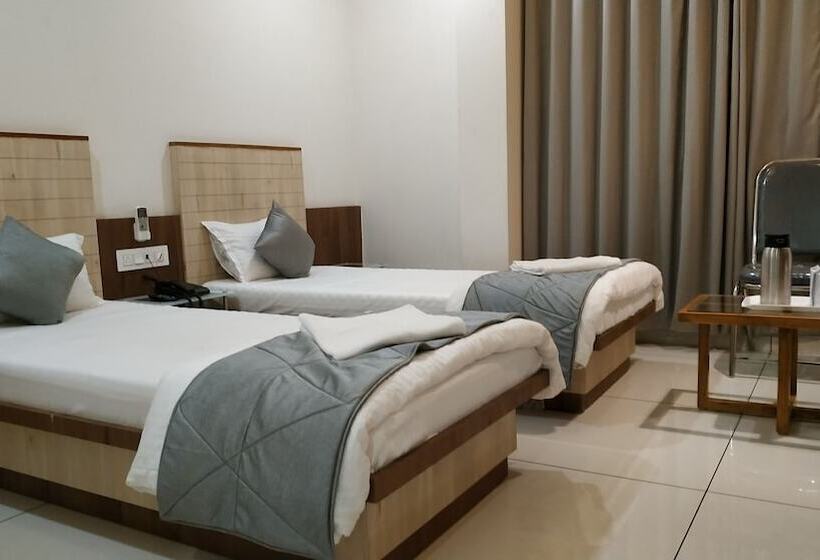 בית מלון כפרי Satkar Chhatral