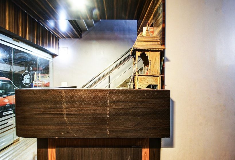 בית מלון כפרי Spot On 37197 Mallya Residency