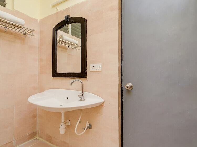 בית מלון כפרי Srs Regency By Oyo Rooms