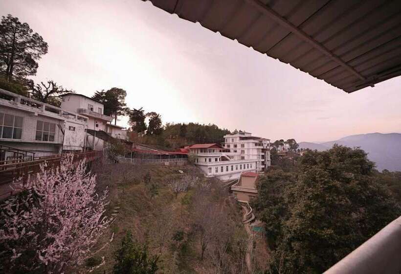 בית מלון כפרי Tehri Club And Resorts