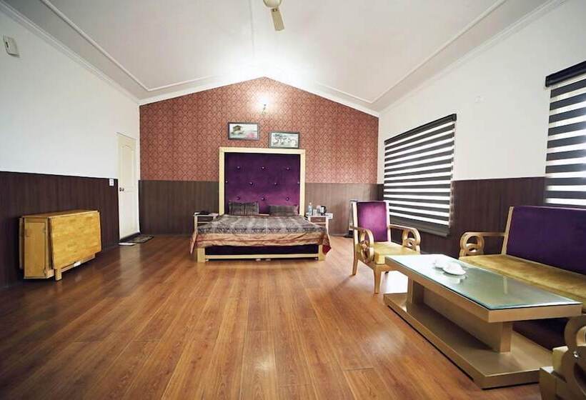 בית מלון כפרי Tehri Club And Resorts