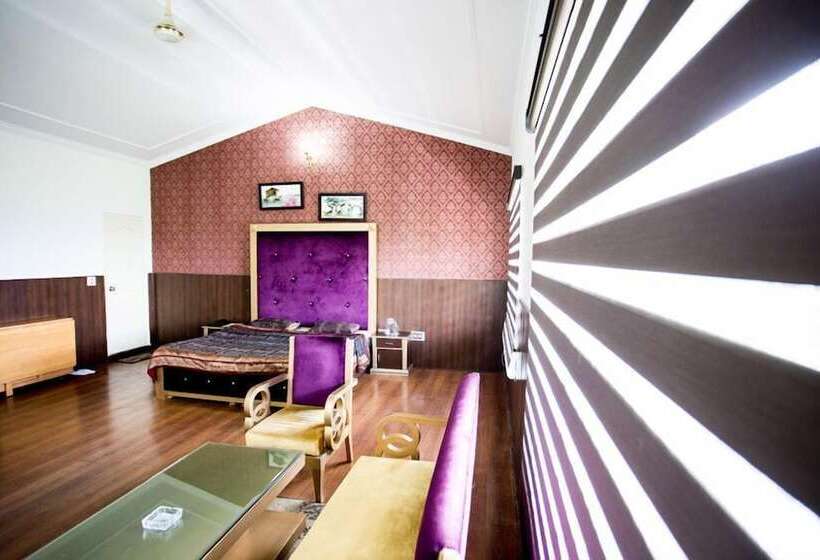 בית מלון כפרי Tehri Club And Resorts