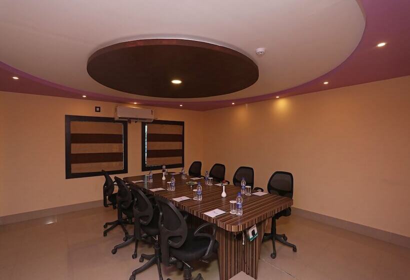 ホテル The Dolphin Palace By Oyo Rooms