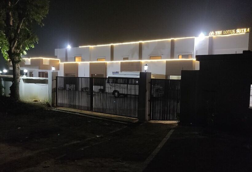 호텔 The Lotus Sutra