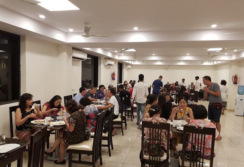 호텔 The Lotus Sutra