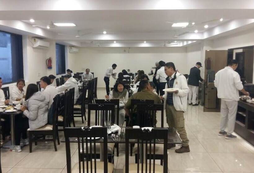 호텔 The Lotus Sutra