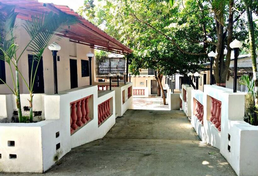 فندق Tourist Resort