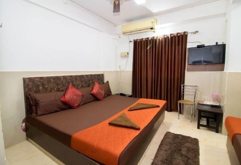 Hotel Travellers Inn