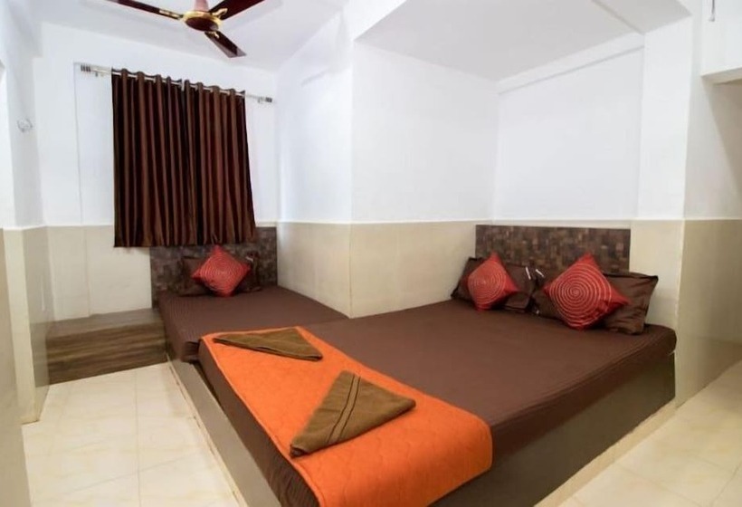 Hotel Travellers Inn